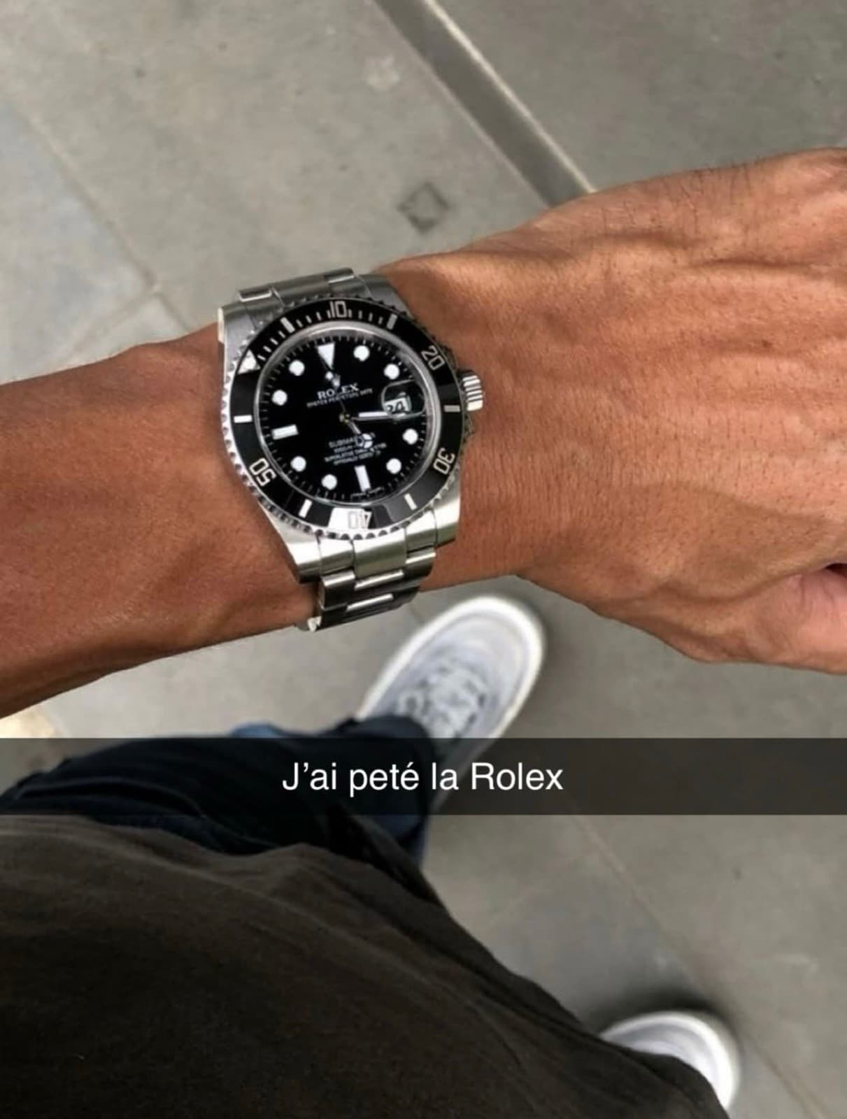 Le même poignet avec une montre ajoutée
